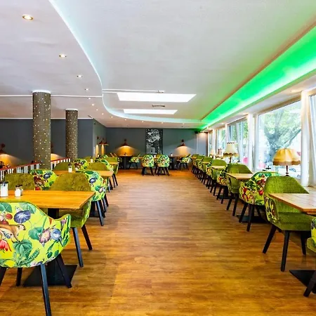 Tinytwice Hotel