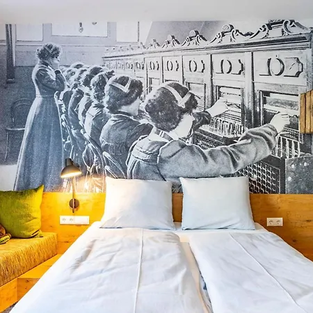 Tinytwice Hotel