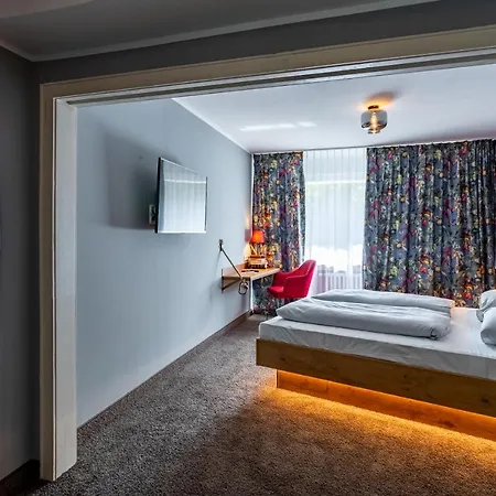 Tinytwice Hotel