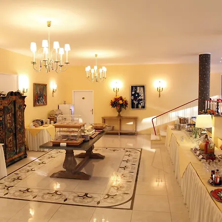 Tinytwice Hotel